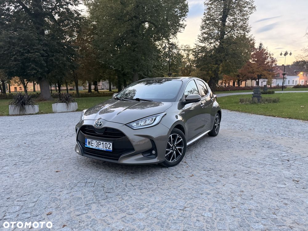 Toyota Yaris w salonie New Rise auto